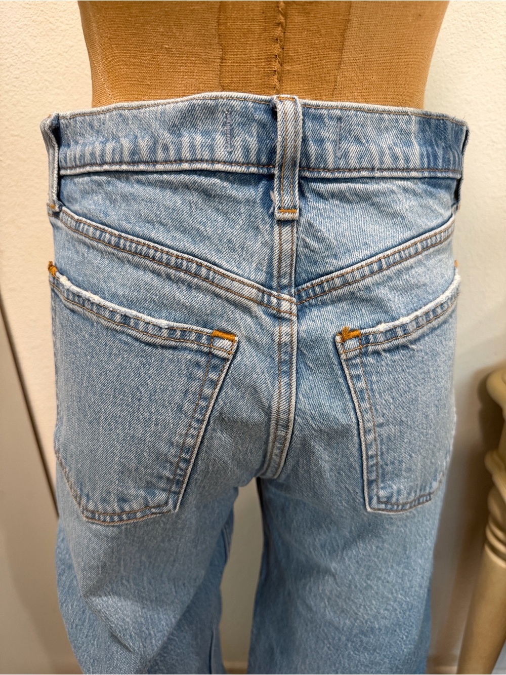 Abercrombie & Fitch High Rise 90s Relaxed Jean - Picture 6 of 6